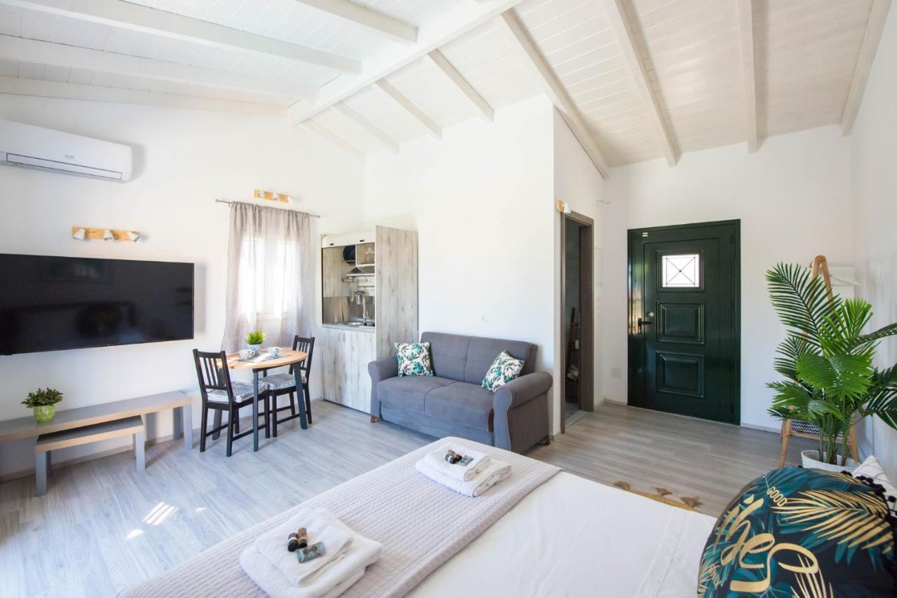 Acharavi Beach Villa エクステリア 写真