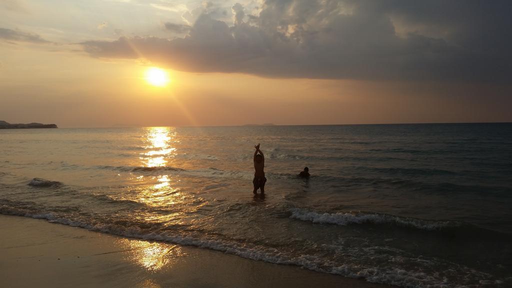 Acharavi Beach Villa エクステリア 写真